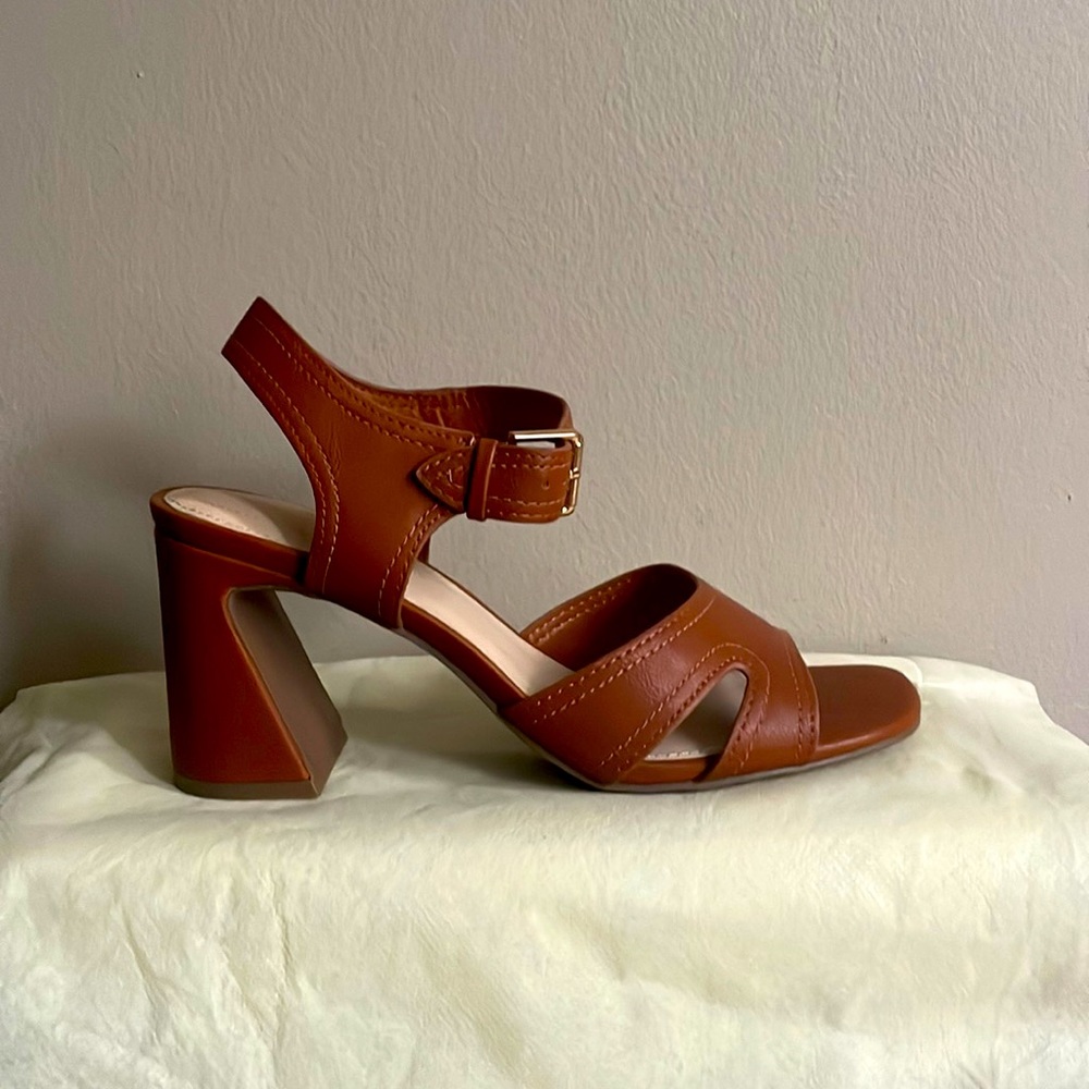 Liz Claiborne Block Heel Sandal - Size 8